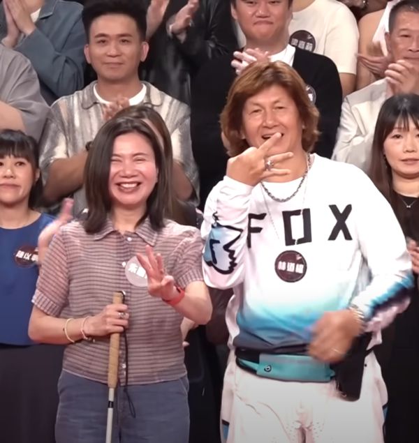 注与周星驰梁朝伟是同学儿子是前TVB演员麻将胡了app65岁前男星参加比赛惹关(图5)